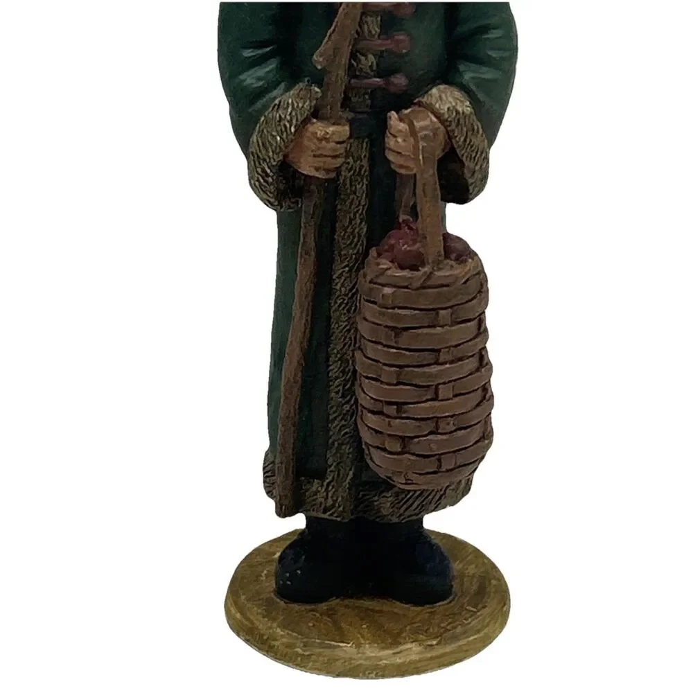 Rustic Old World Santa resin figurine,‎ 6.5